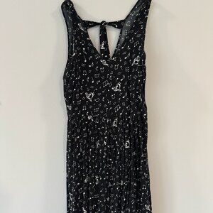 Music Note Dress Tie in back